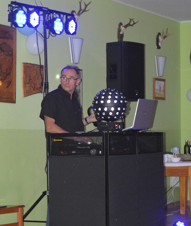DJ